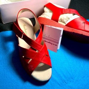 Vintage new MUSHROOMS SANDALS SHOES 8
